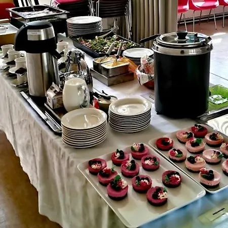 Jaala Hotel Guesthouse Отель Яаала